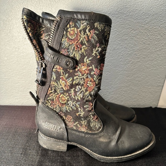 Bunker Black Leather Mid-Calf Boots With Embroidered Yarn Womens Sz 7.5/8 - Picture 3 of 9